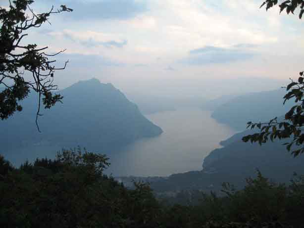 Вид с горы на озеро Изео